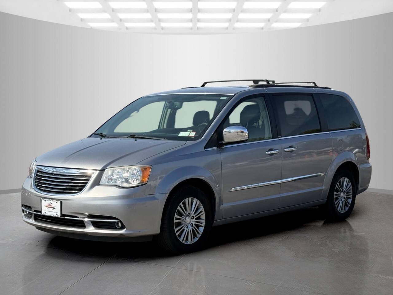 2014 Chrysler Town and Country for sale at Used Cars Toledo in Oregon, OH