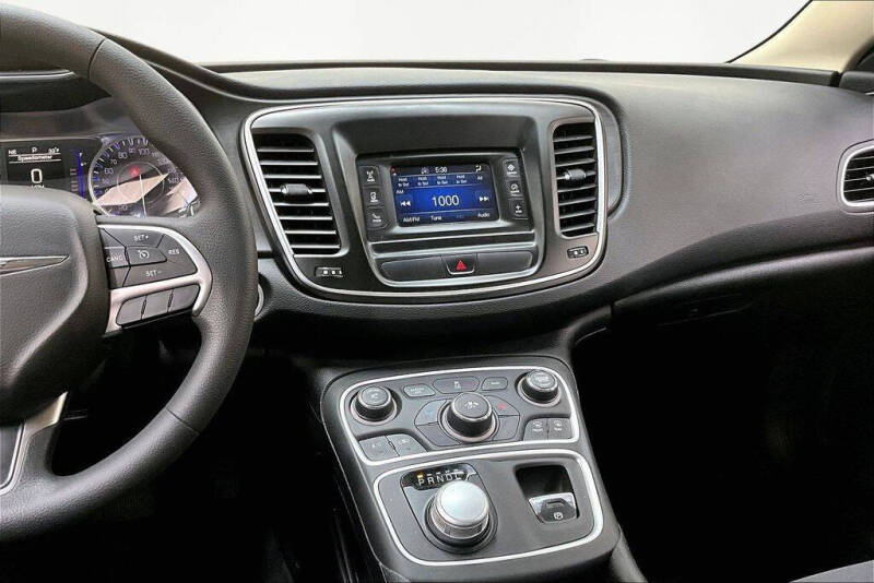 2016 Chrysler 200 Limited
