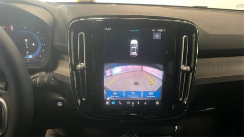 2023 Volvo XC40 B5 Plus Dark Theme