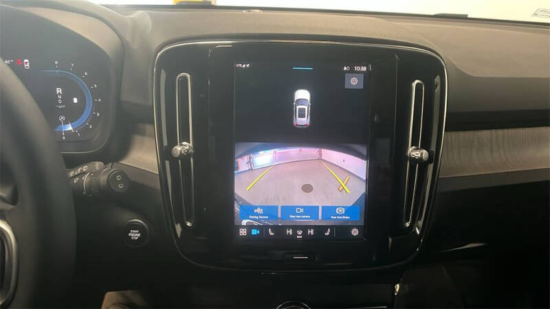 2023 Volvo XC40 B5 Plus Dark Theme