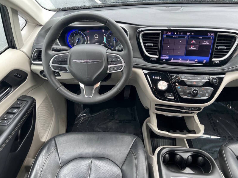 Used 2022 Chrysler Pacifica Touring L with VIN 2C4RC1BG5NR150486 for sale in Wood River, IL