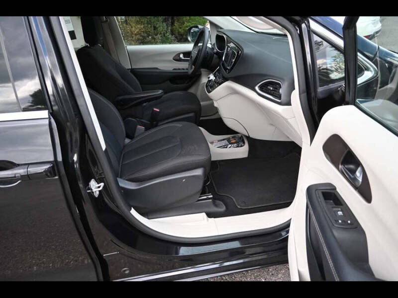 2024 Chrysler Voyager LX