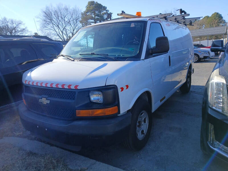 2010 Chevrolet Express Cargo Work Van's photo