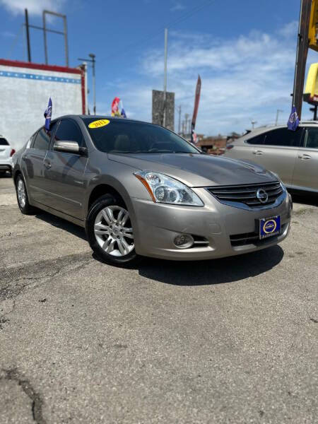 2012 Nissan Altima for sale at AutoBank in Chicago IL