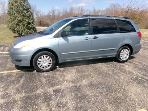 2006 Toyota Sienna for sale at Crossroads Used Cars Inc. in Tremont IL