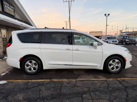 2017 Chrysler Pacifica Touring-L Plus