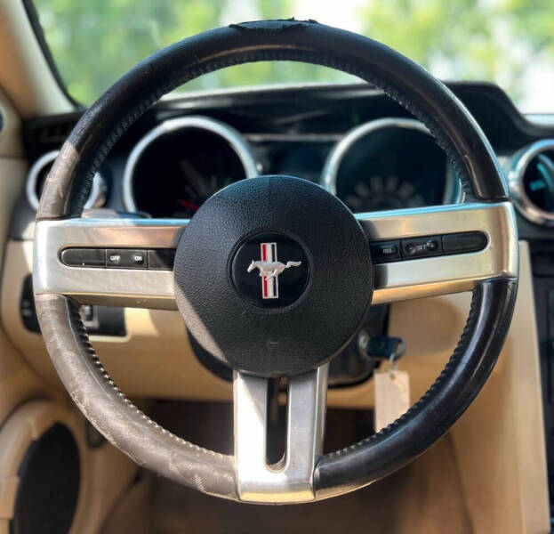 2005 Ford Mustang GT Deluxe