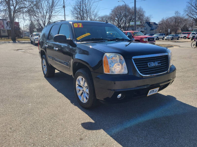 2007 GMC Yukon for sale in Waterloo, IA