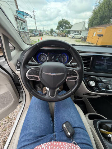 2017 Chrysler Pacifica Touring-L Plus