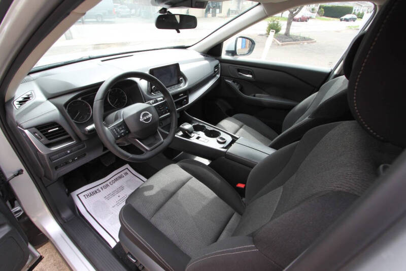 2025 Nissan Rogue SV