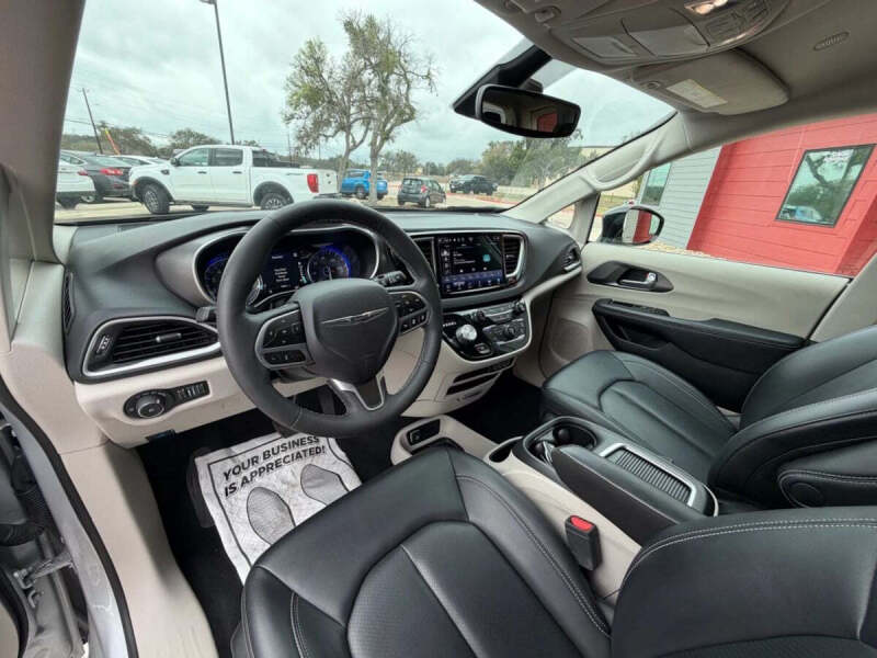 2024 Chrysler Pacifica Touring L