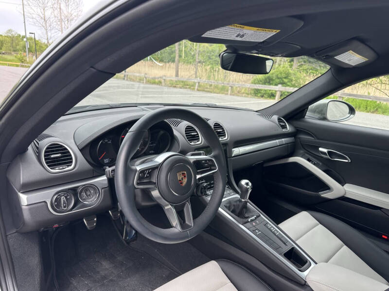 2024 Porsche 718 Cayman Style Edition