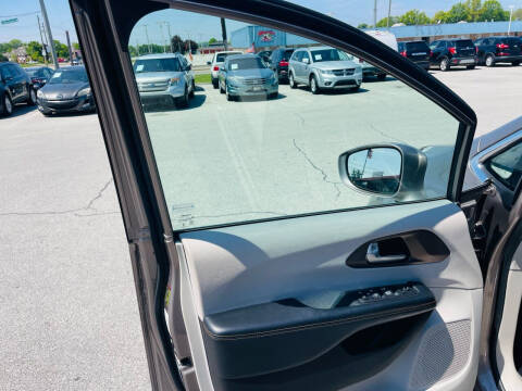 2017 Chrysler Pacifica Touring-L