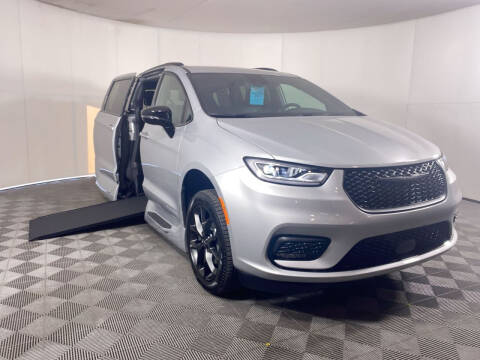 2024 Chrysler Pacifica for sale at AMS Vans in Tucker GA