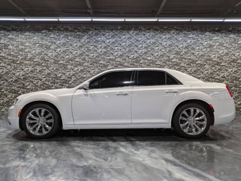 Used 2020 Chrysler 300 Touring with VIN 2C3CCAAG3LH187390 for sale in Detroit, MI