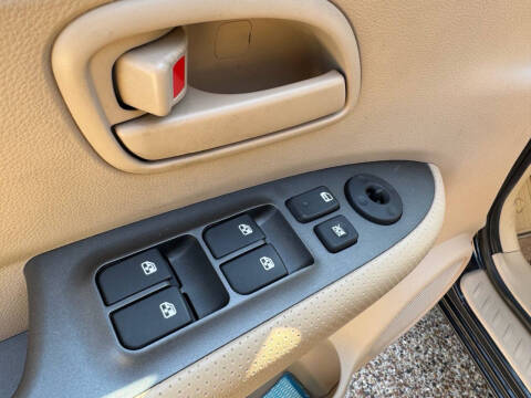 2008 Kia Rondo LX