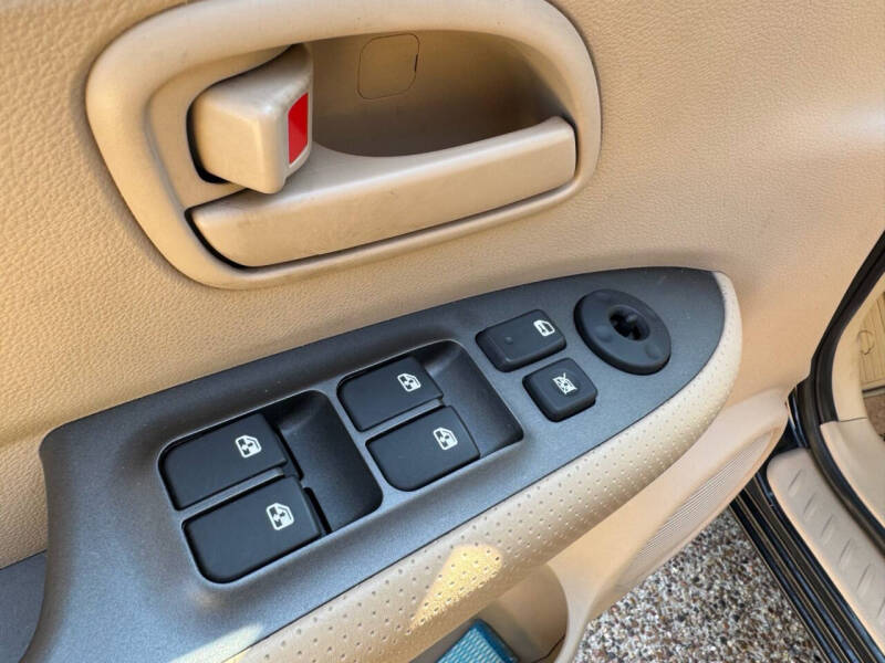 2008 Kia Rondo LX