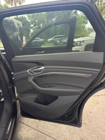 2021 Audi e-tron quattro Premium