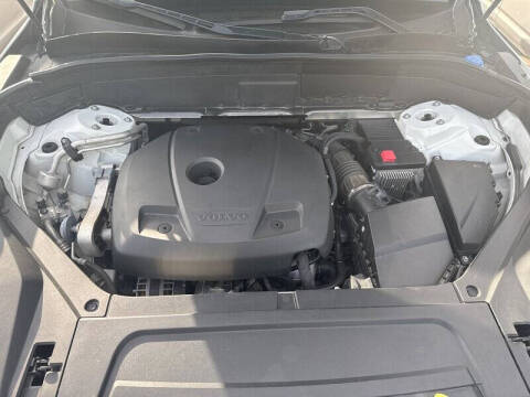 2020 Volvo XC90 T6 Momentum 7-Passenger