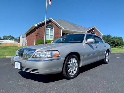 2007 Lincoln Town Car for sale at HillView Motors in Shepherdsville KY