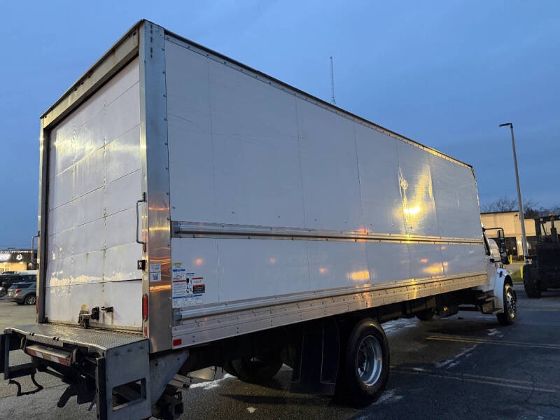 2019 Freightliner M2 106