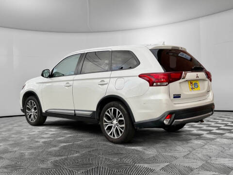 2017 Mitsubishi Outlander ES