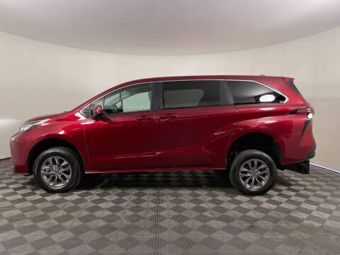 2023 Toyota Sienna LE 8-Passenger