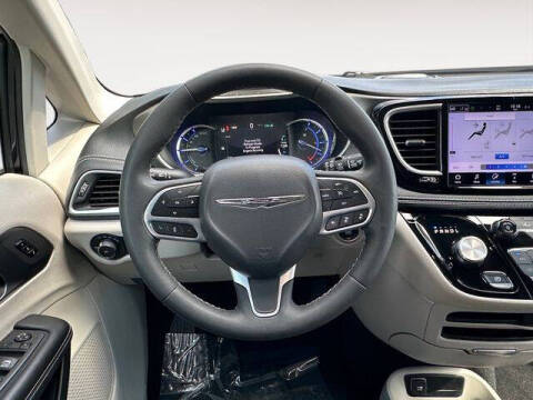 2024 Chrysler Pacifica Plug-In Hybrid Select