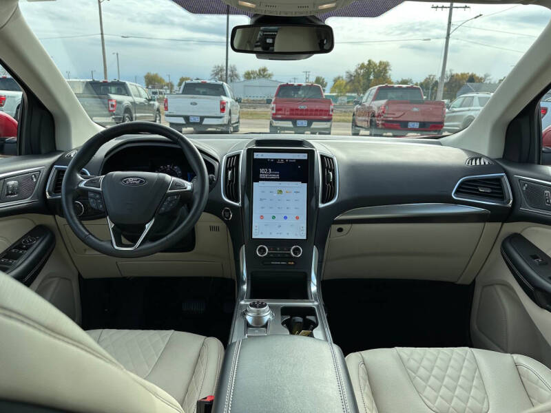 2024 Ford Edge Titanium