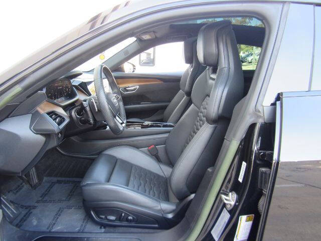 2023 Audi e-tron GT quattro Premium Plus