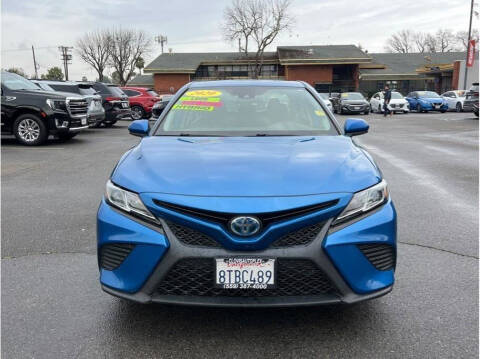2020 Toyota Camry Hybrid for sale at Carros Usados Fresno in Clovis CA