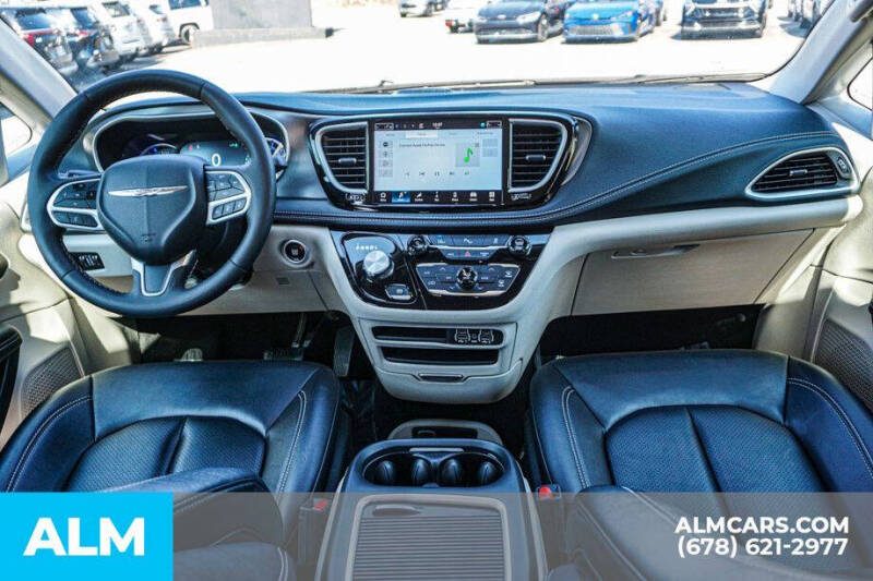 2024 Chrysler Pacifica Plug-In Hybrid Select
