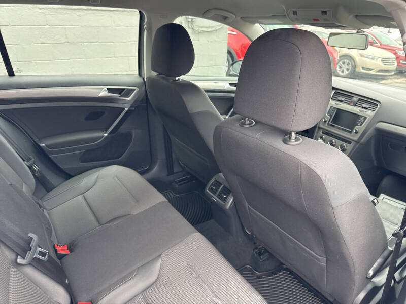 2017 Volkswagen Golf TSI S