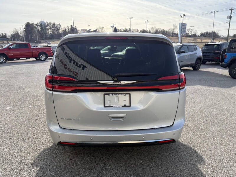 2024 Chrysler Pacifica Touring L