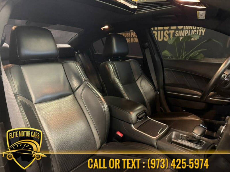 2017 Dodge Charger SXT