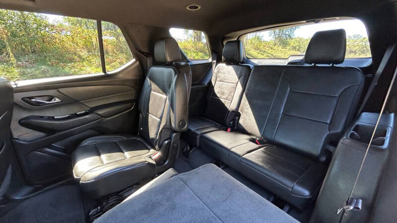 2023 Chevrolet Traverse LT Leather
