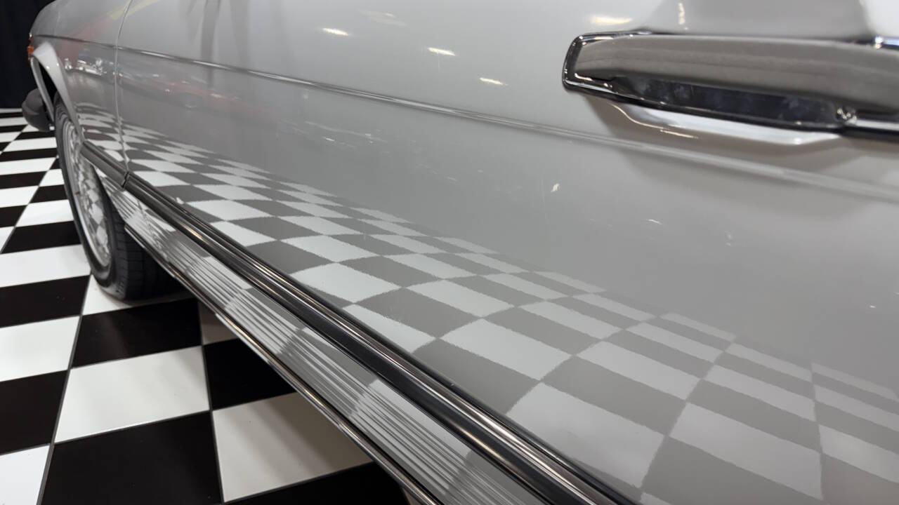 1988 Mercedes-Benz 560-Class 27