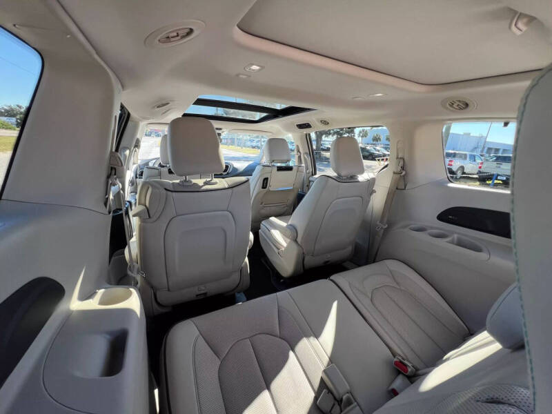 2017 Chrysler Pacifica Hybrid Platinum