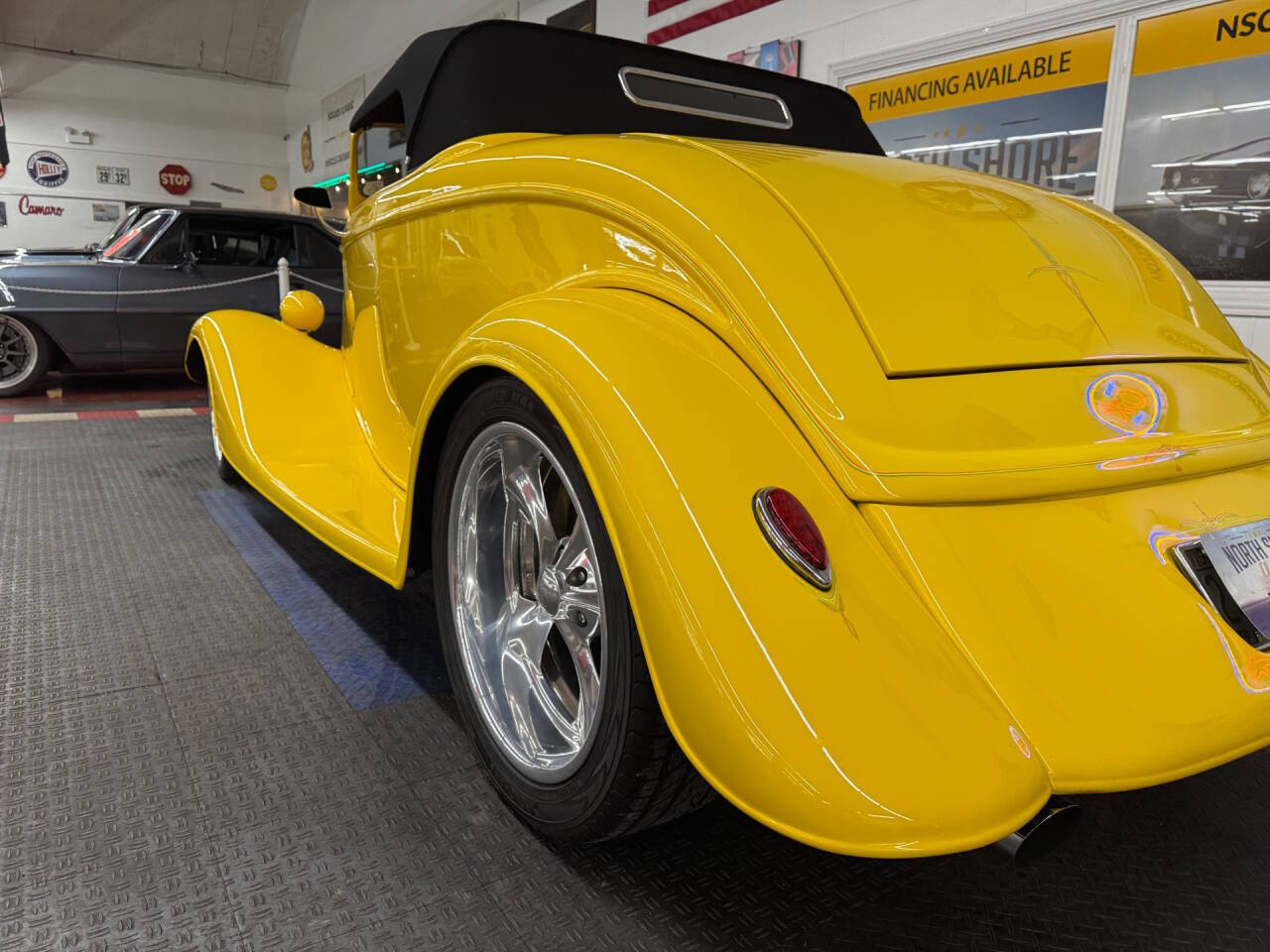 1933 Ford Roadster 23