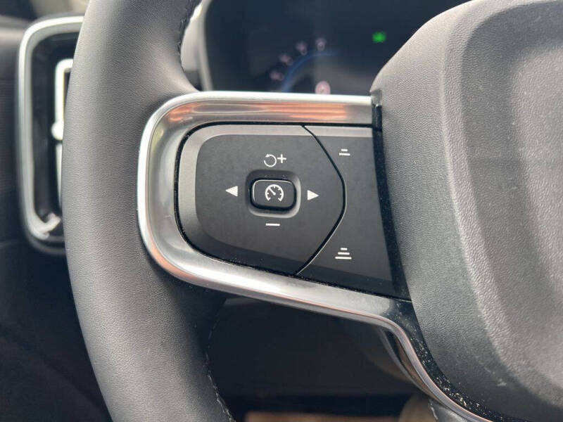 2023 Volvo XC40 B5 Plus Dark Theme