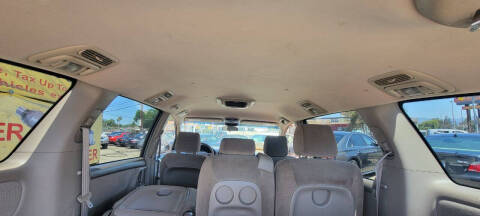 2004 Toyota Sienna LE 8 Passenger