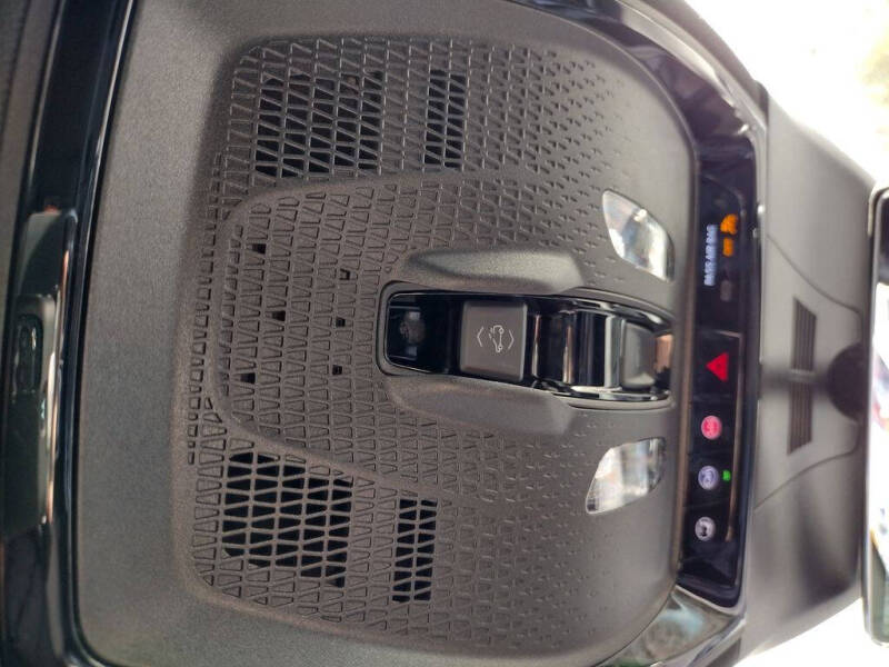 2025 Cadillac LYRIQ Luxury 3