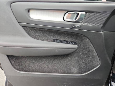 2022 Volvo XC40 T5 Momentum