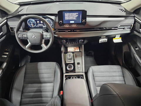 2025 Mitsubishi Outlander PHEV SE