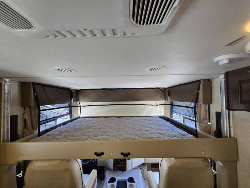 2017 Thor Motor Coach Windsport