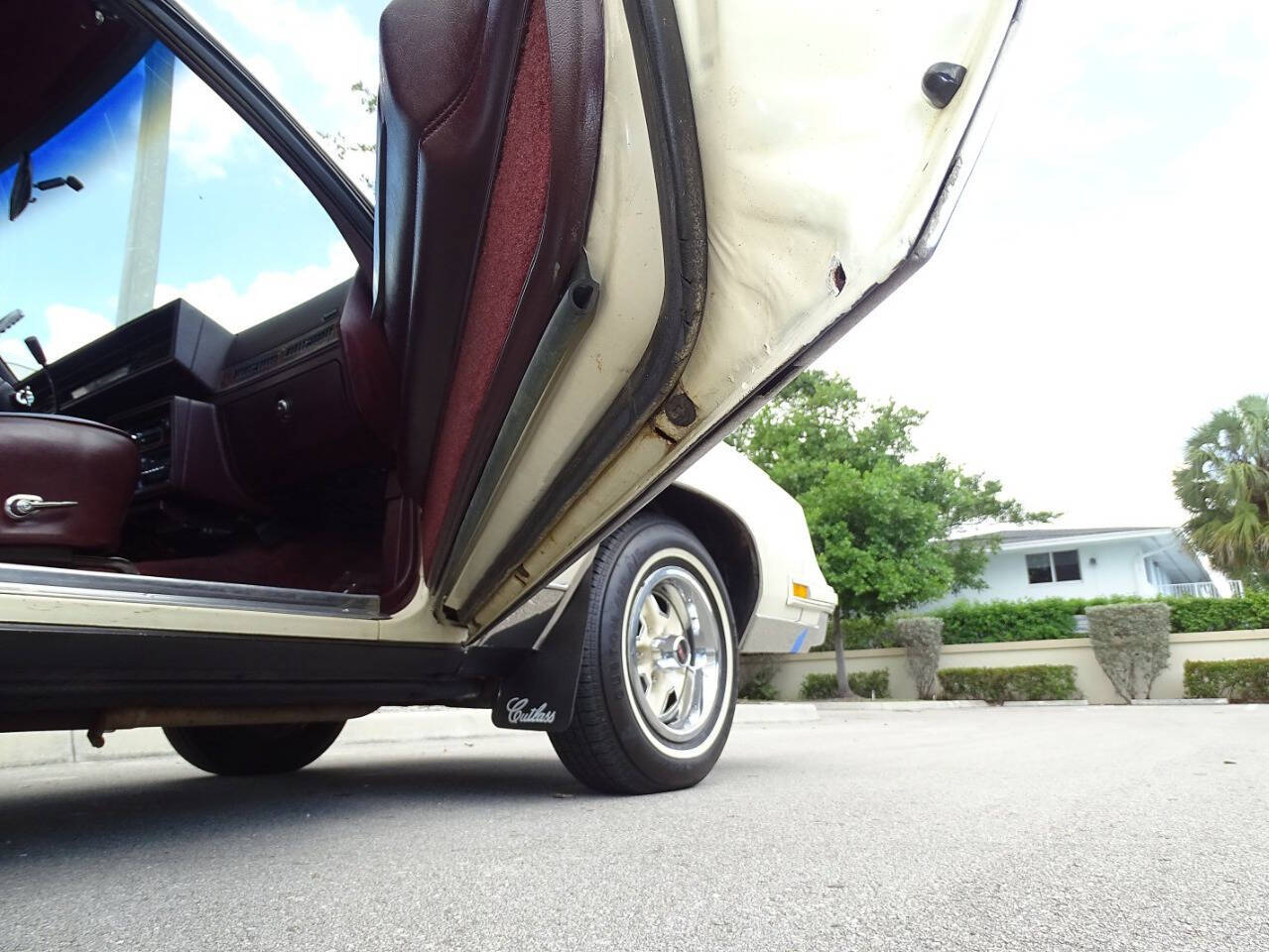1985 Oldsmobile Cutlass Supreme 34