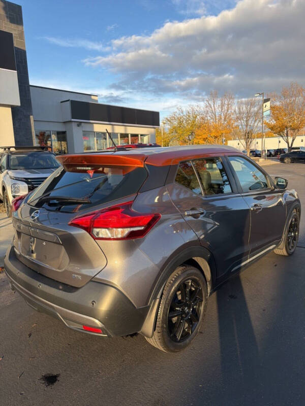 2020 Nissan Kicks SR