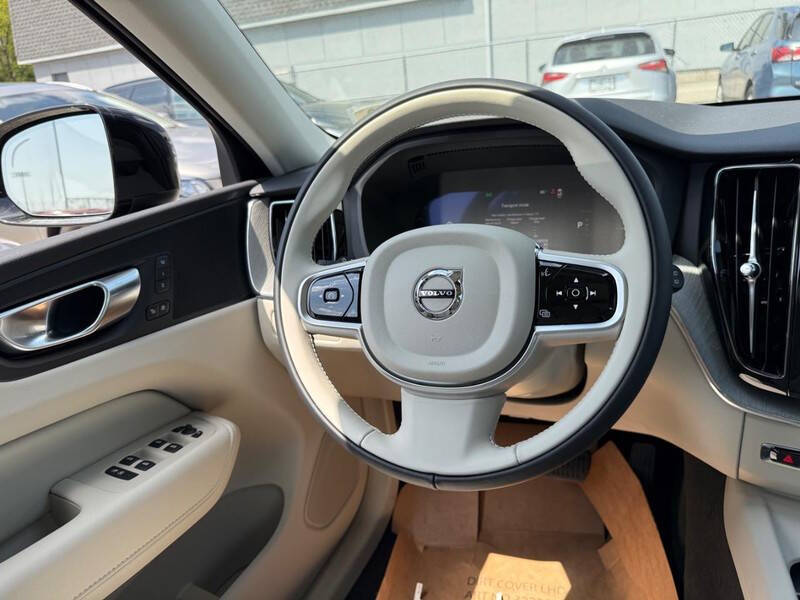 2025 Volvo XC60 T8 Plus Dark Theme