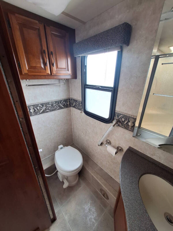 2004 Fleetwood RV Discovery 39S