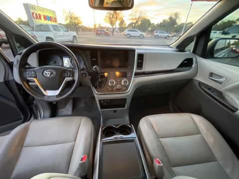 2017 Toyota Sienna XLE 8-Passenger